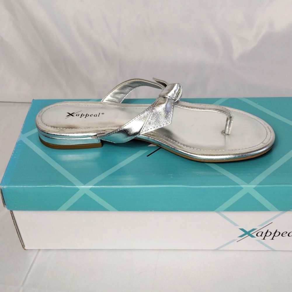 Women's size 8 silver flats / sandals new in box
